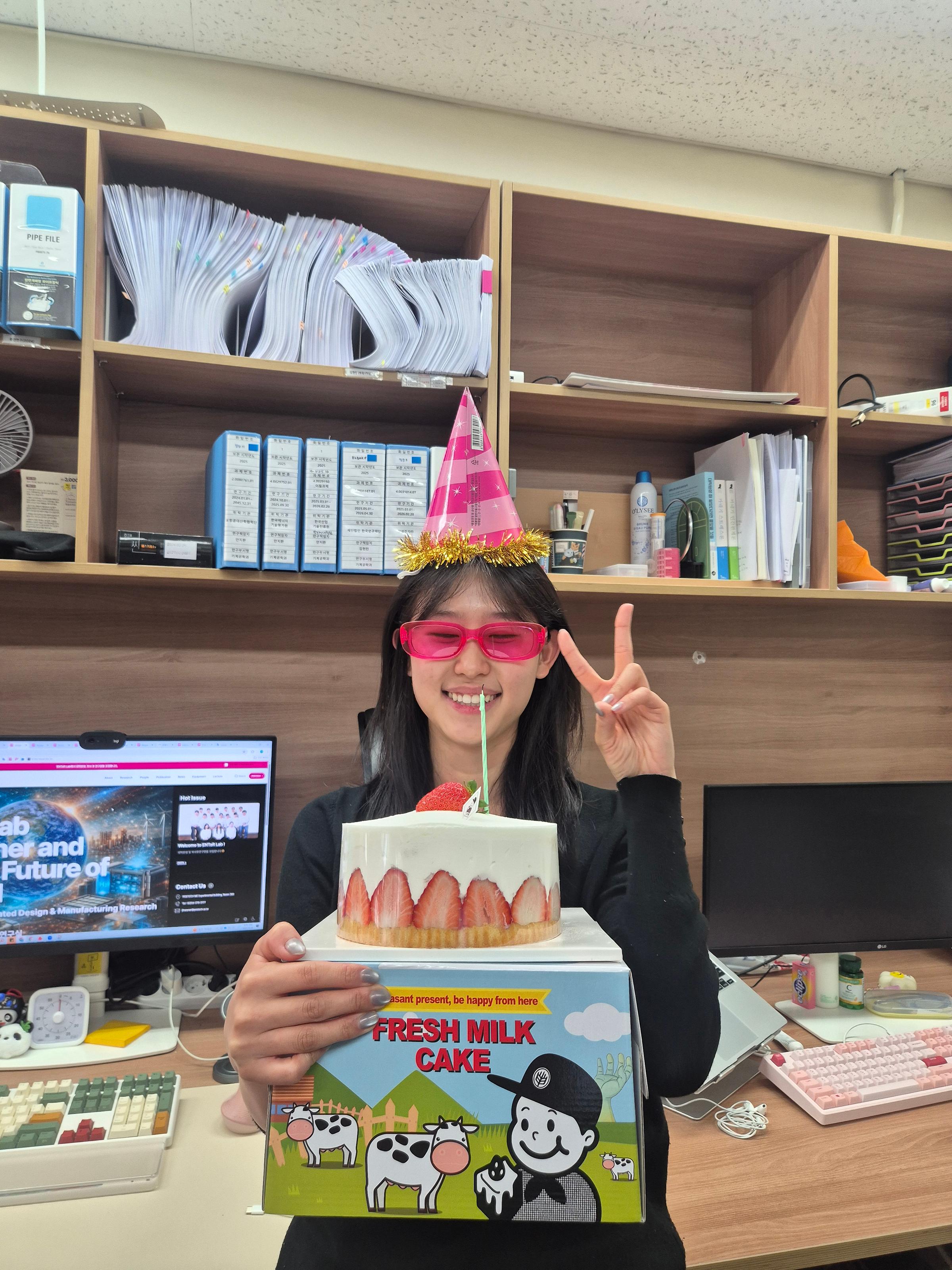4월 생일을 맞이한 이하은 연구원, 생일 축하합니다🎉